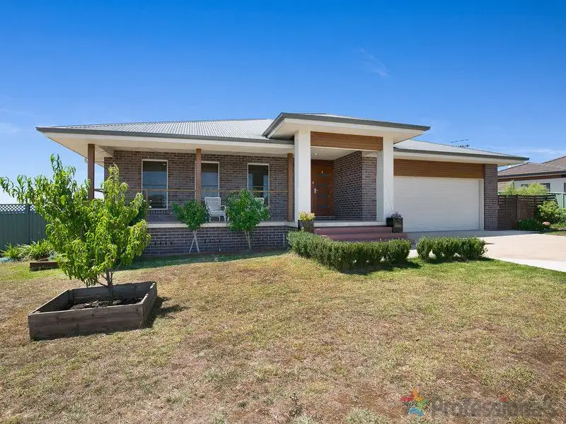 Main view of Homely house listing, 7 Hardman Close, Armidale NSW 2350