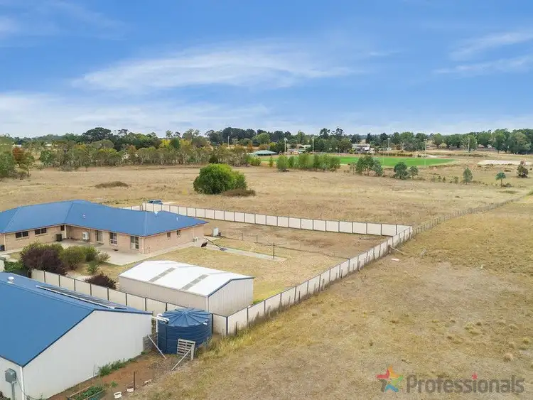 Fifth view of Homely house listing, 8 Sunburst Avenue, Guyra NSW 2365
