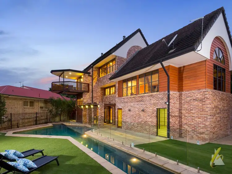 5 Preston Place, Brookfield QLD 4069