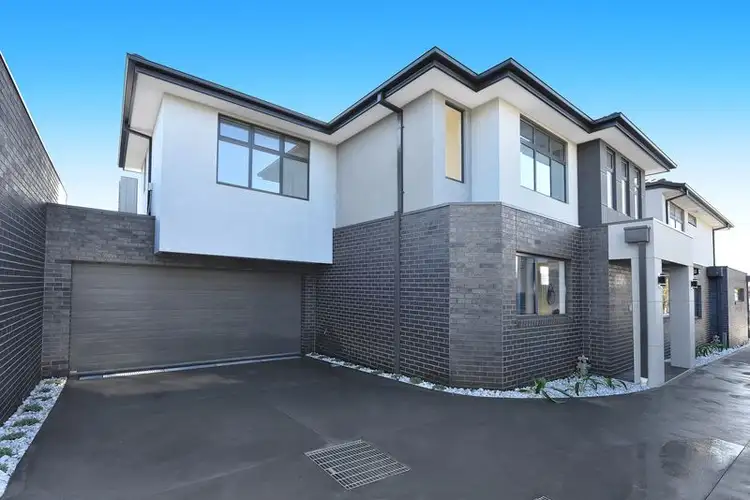 2/35 Fenacre Street, Strathmore VIC 3041