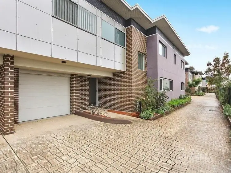 2/8 Akora Road, Wyoming NSW 2250