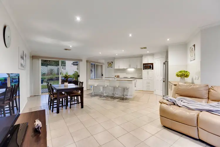 Fifth view of Homely house listing, 2 Quail Place, Langwarrin VIC 3910