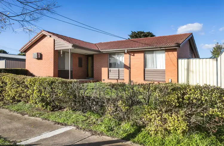 1 Barnes Crescent, Sunshine West VIC 3020