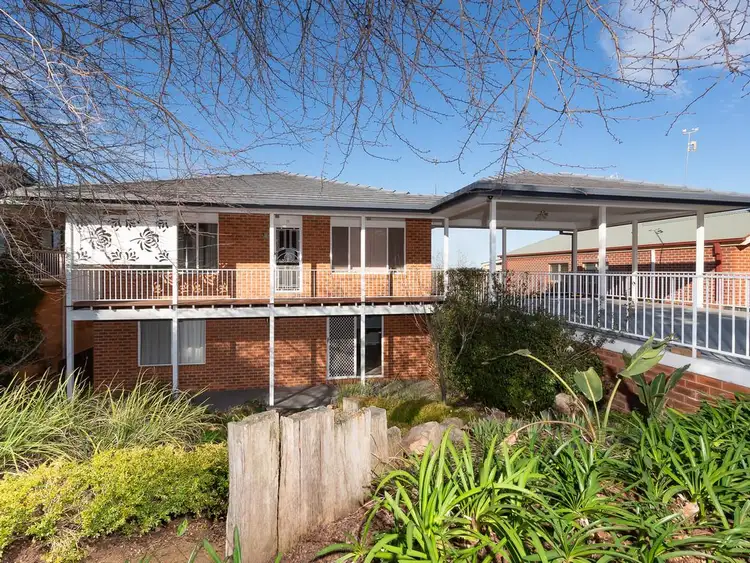 11 Andrews Avenue, Kooringal NSW 2650