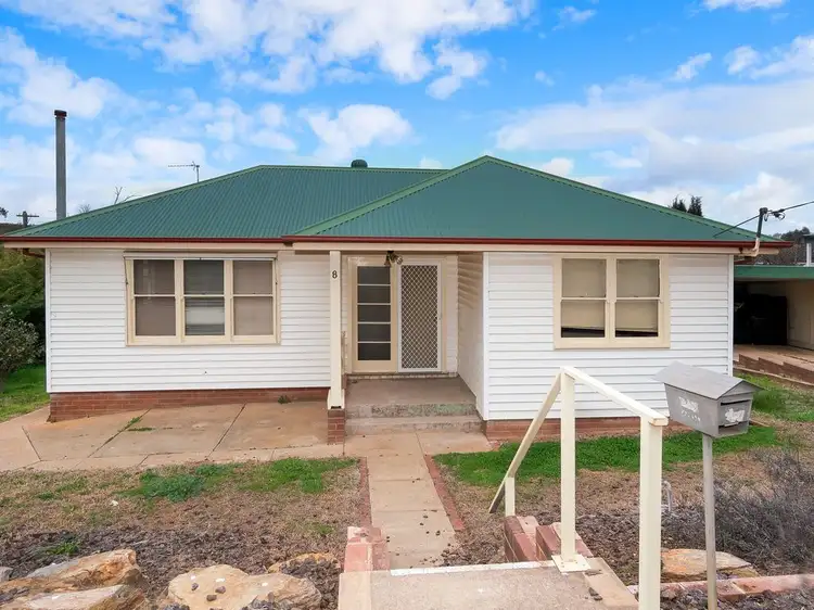 8 Condon Avenue, Mount Austin NSW 2650
