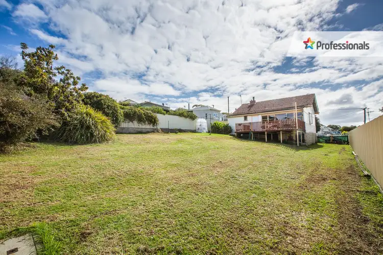 12 Angus Street, Mount Melville WA 6330