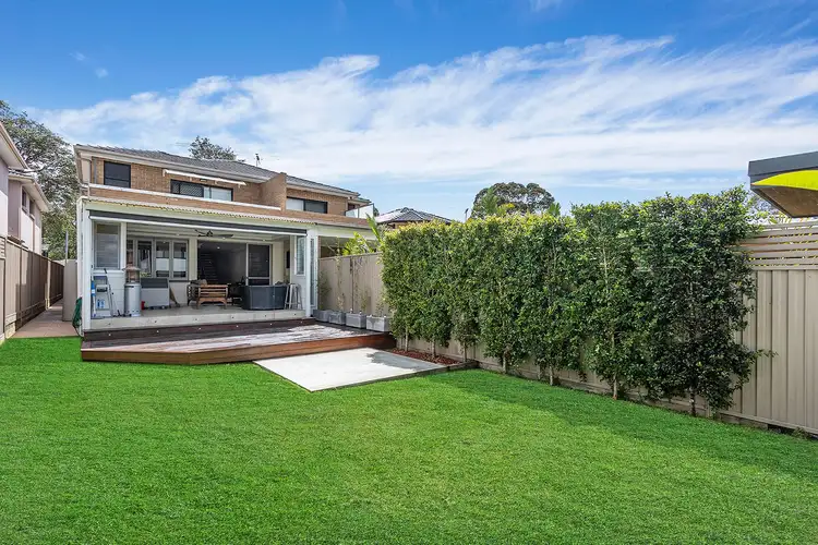 2/27b Samuel Street, Peakhurst NSW 2210