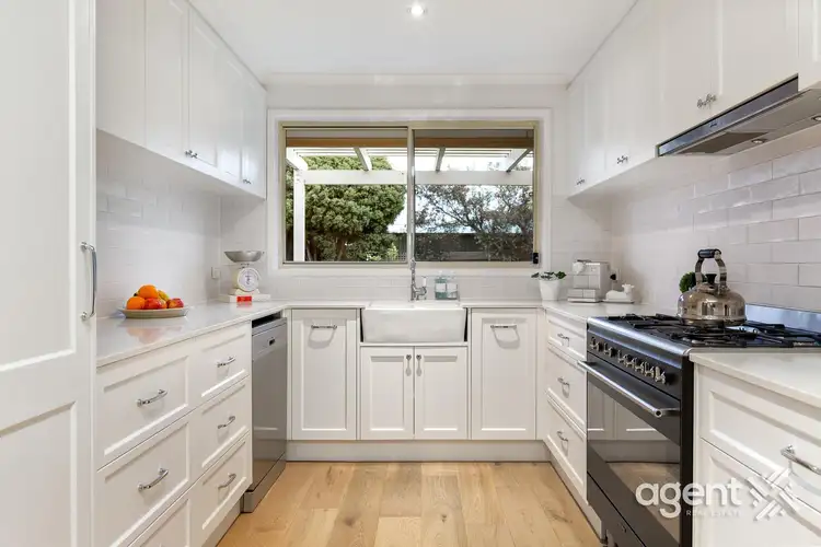 38 Cobblestone Avenue, Narre Warren South VIC 3805