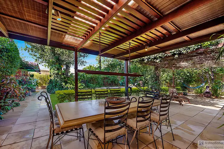 4 Lakeside Avenue, Broadbeach Waters QLD 4218