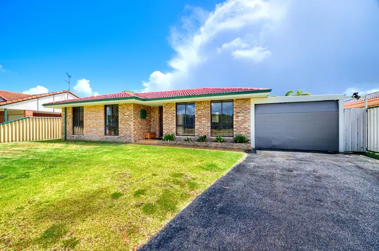 93 Le Grande Avenue, Orana WA 6330