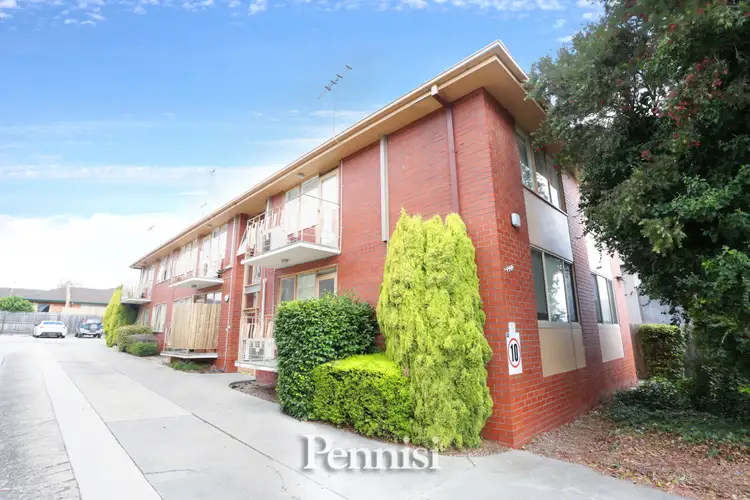 2/140 Hoffmans Road, Essendon VIC 3040