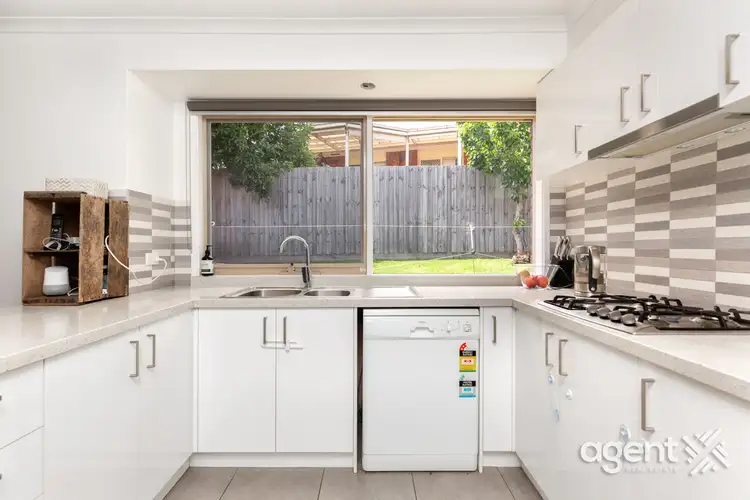 Second view of Homely house listing, 7 Glover Court, Berwick VIC 3806