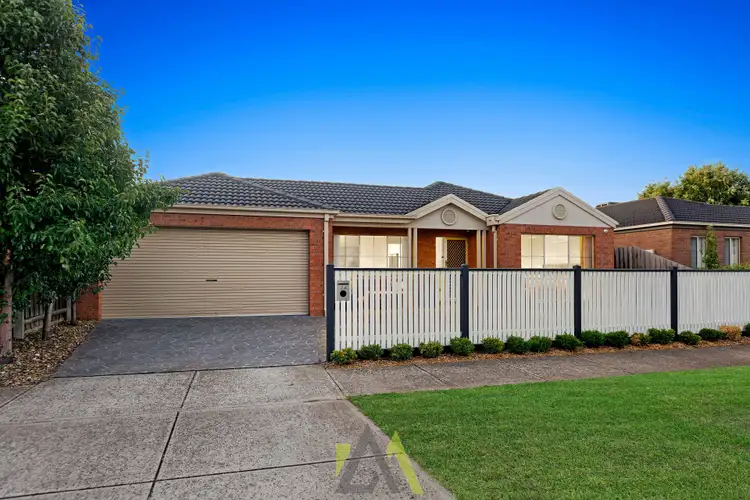 33 Clifton Grove, Carrum Downs VIC 3201