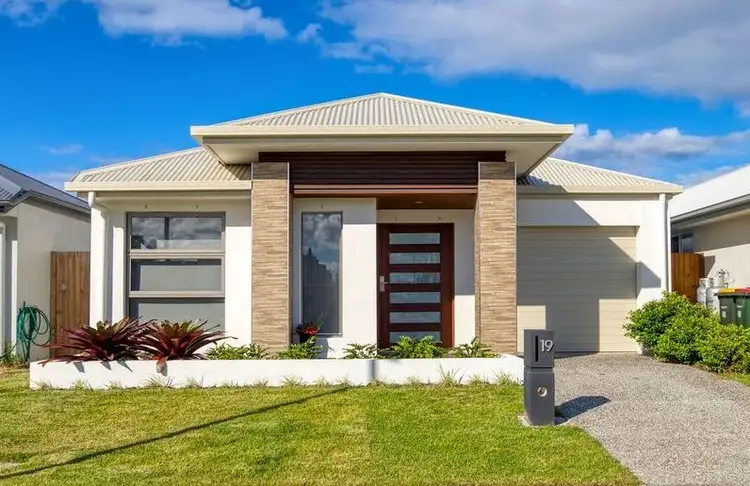19 Wallum place, Palmview QLD 4553