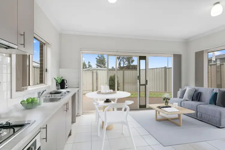 14/40 Mccubbin Way, Caroline Springs VIC 3023