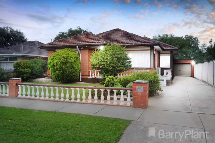 12 Pinaroo Avenue, Sunshine West VIC 3020