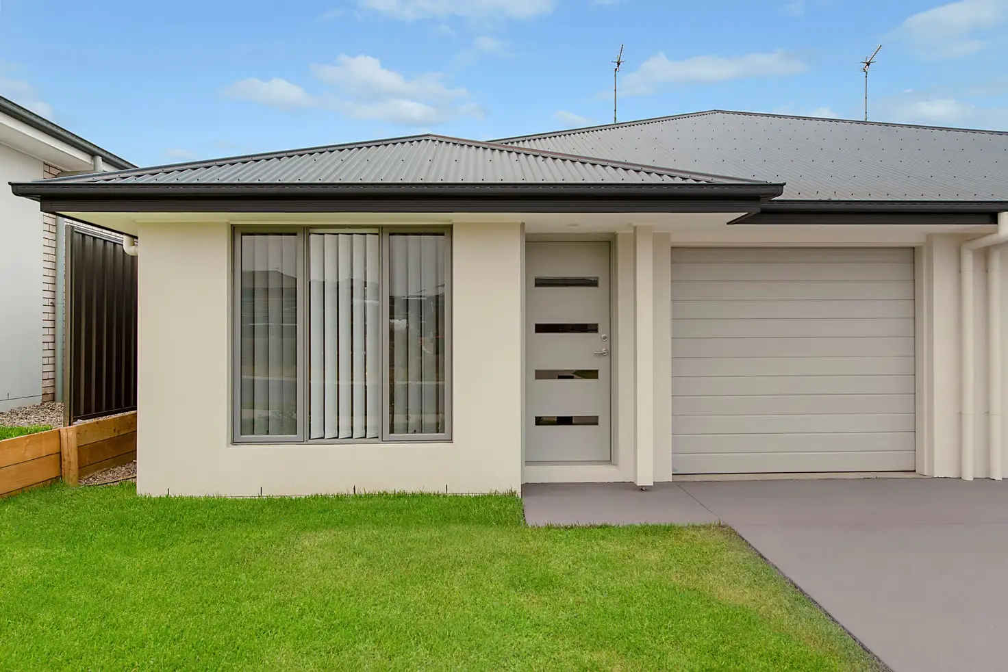 Main view of Homely semi-detached listing, 2/20 Thorncliffe Avenue, Thornton NSW 2322