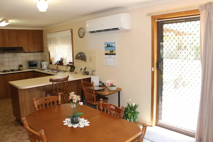 Fifth view of Homely house listing, 8 Parkview Drive, Swan Hill VIC 3585