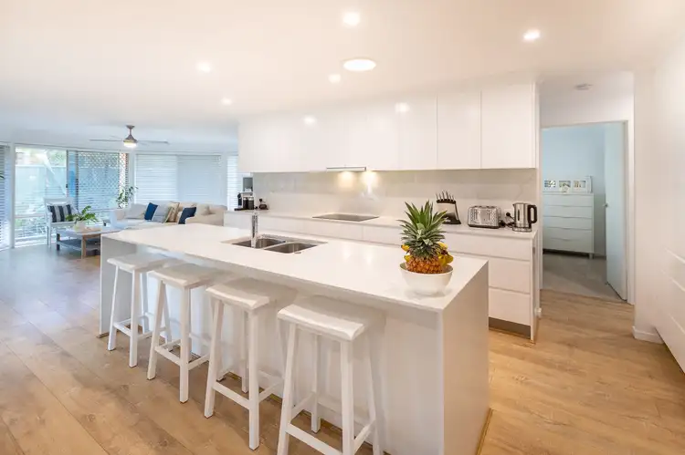 102 Bienvenue Drive, Currumbin Waters QLD 4223