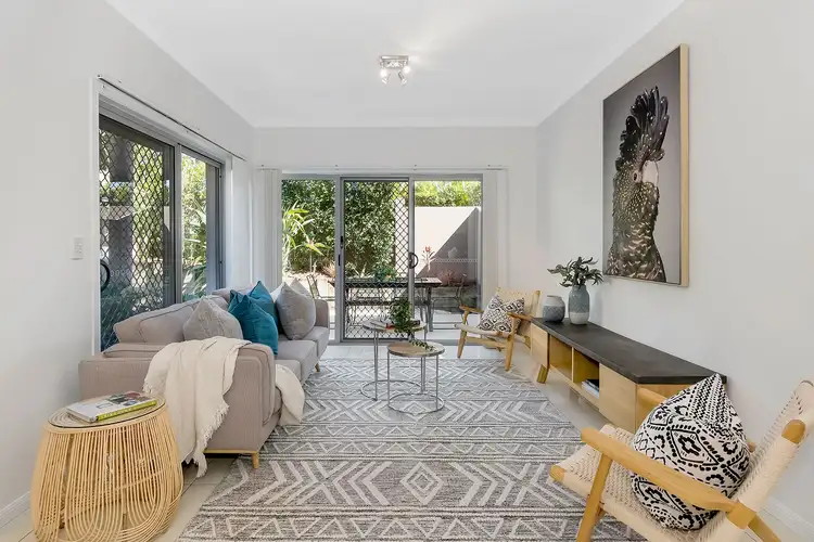 2/81 Pohlman Street, Southport QLD 4215