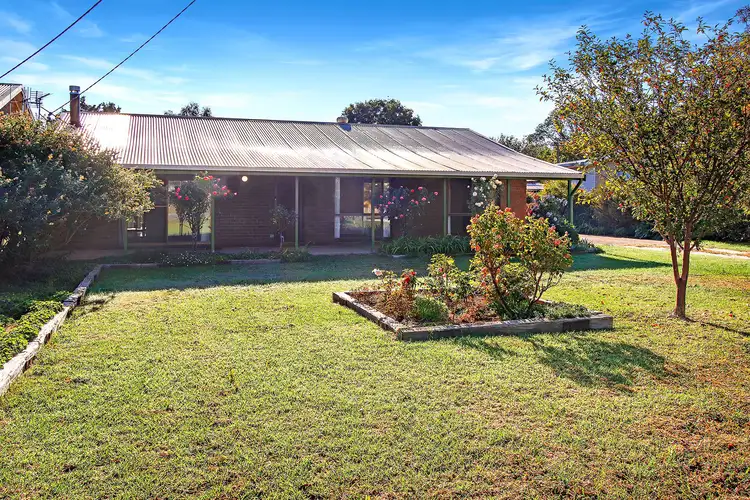 37 Warrataw Street, Gunning NSW 2581
