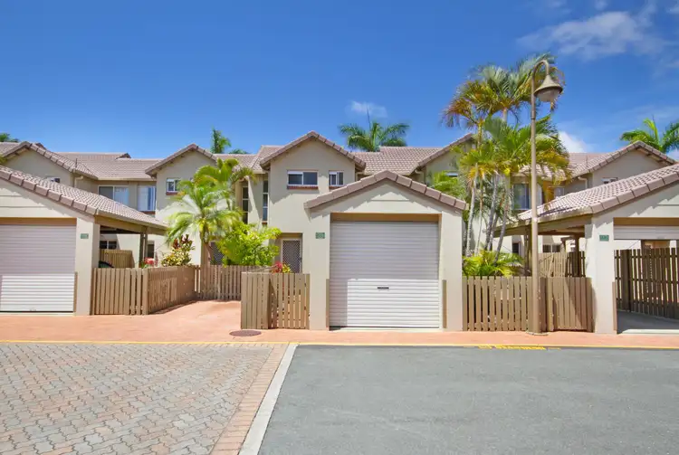 4/2 Landsborough Parade