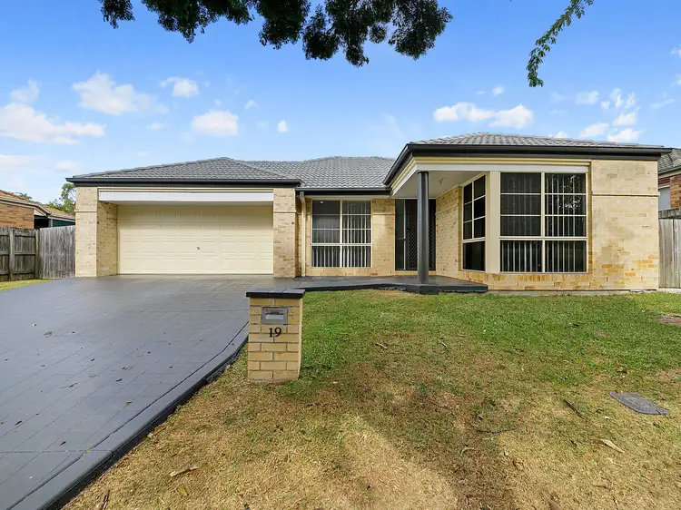 19 Mitchell Place, Belmont QLD 4153