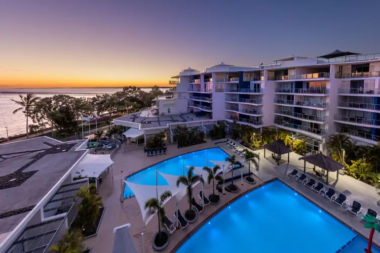 569 Charlton Esplanade