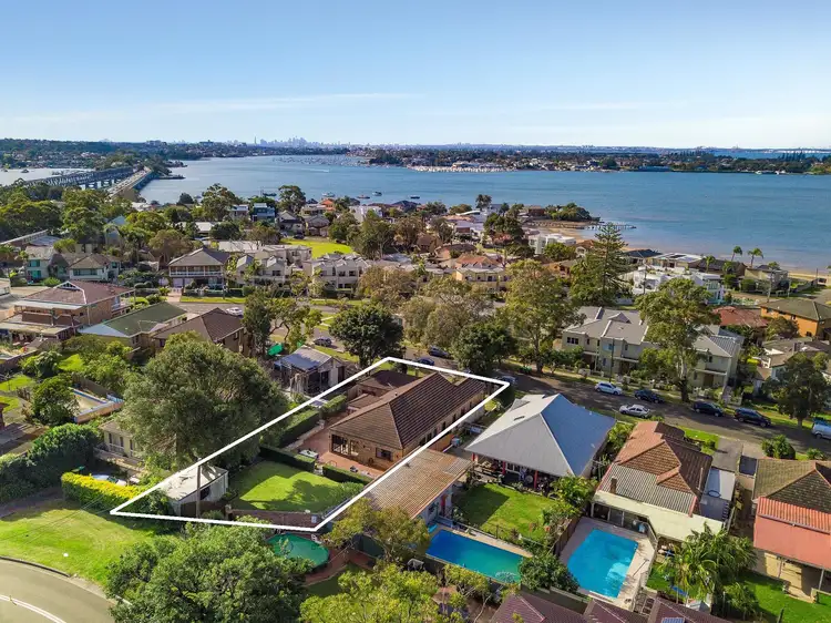 7 Evelyn Street North, Sylvania NSW 2224
