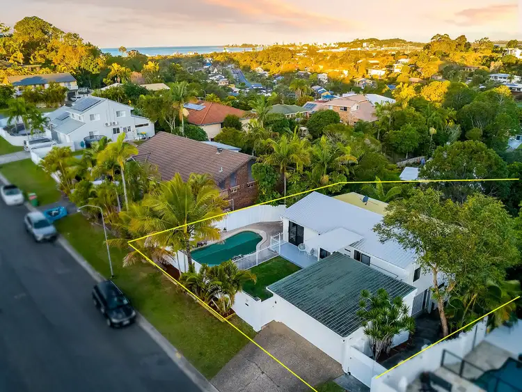 27 Bob Barnard Drive, Tugun QLD 4224