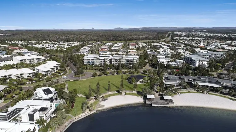 13/4 Grand Parade, Parrearra QLD 4575