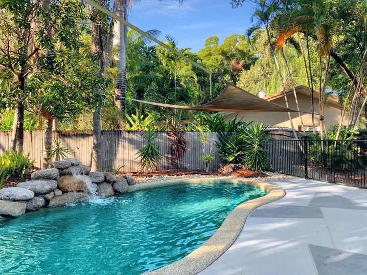 4 Flora Cl, Clifton Beach QLD 4879