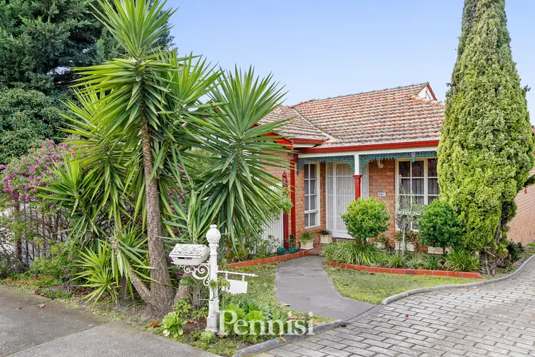 1/2 McCarron Parade, Essendon VIC 3040