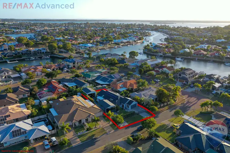4 Bowsprit Crescent, Banksia Beach QLD 4507