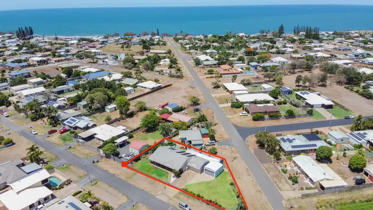4 Milton Street, Burnett Heads QLD 4670