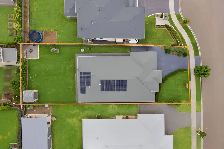 Second view of Homely house listing, 19 Vantage Court, Bolwarra NSW 2320