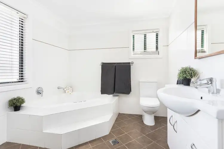 Fifth view of Homely house listing, 5 Hayden Place, Engadine NSW 2233
