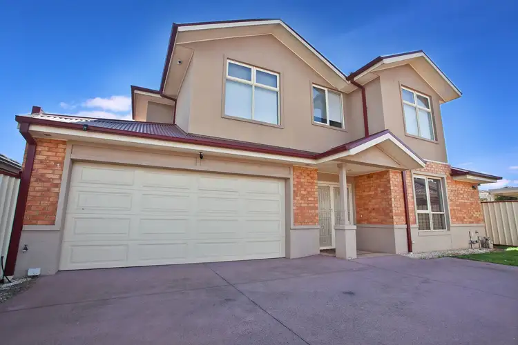 2/17 Orama Street, Deer Park VIC 3023