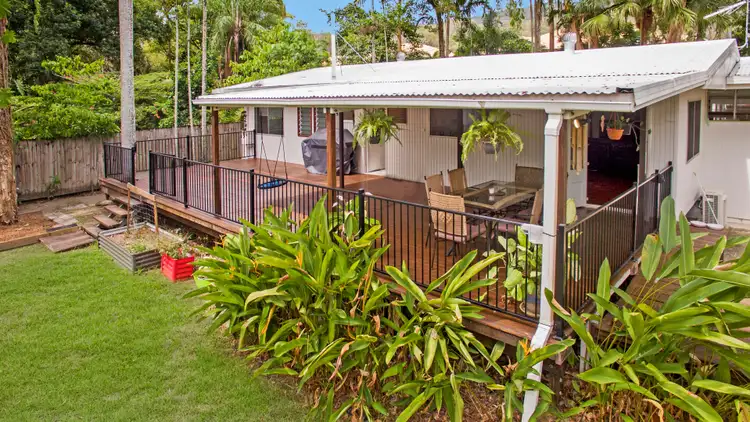 37 Clifton Road, Clifton Beach QLD 4879