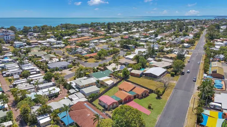 84-86 Truro St, Torquay QLD 4655