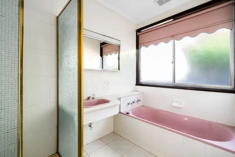 Sixth view of Homely house listing, 2 Myrtle Grove, Airport West VIC 3042