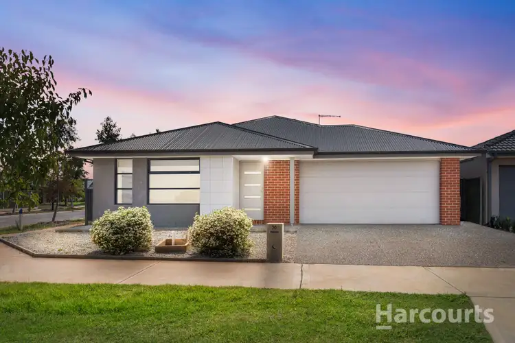 56 Wimbledon Boulevard, Strathtulloh VIC 3338