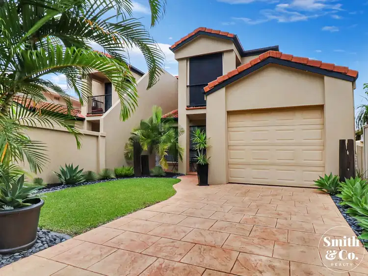 2/16 Eider Avenue, Paradise Point QLD 4216