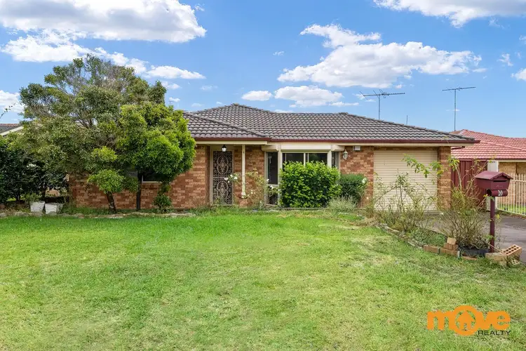4 Titania Place, Rosemeadow NSW 2560