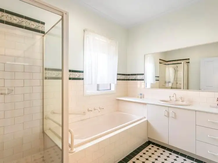 Fourth view of Homely unit listing, 81A York Street, Strathmore VIC 3041