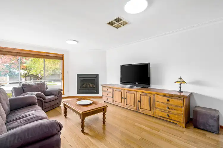 Fifth view of Homely house listing, 2 Carey Court, Keilor East VIC 3033