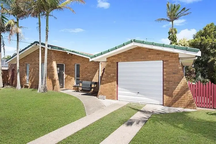 4 Kambora Street, Warana QLD 4575