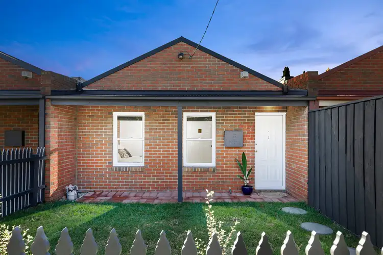 2/110 Ballarat Road, Maidstone VIC 3012