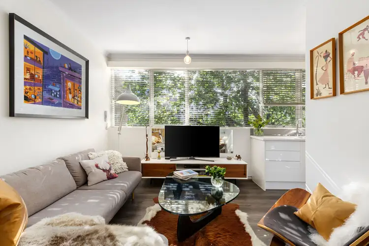 Second view of Homely flat listing, 4/25 Daisy Street, Essendon VIC 3040
