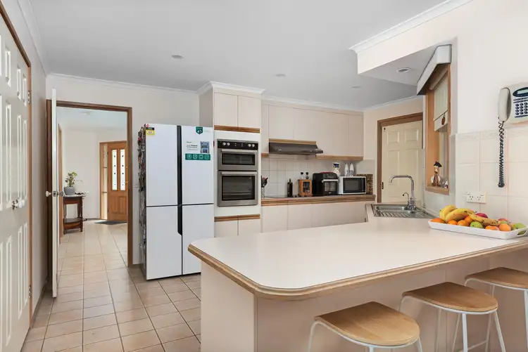 Fifth view of Homely house listing, 14 Bertrand Cl, Berwick VIC 3806